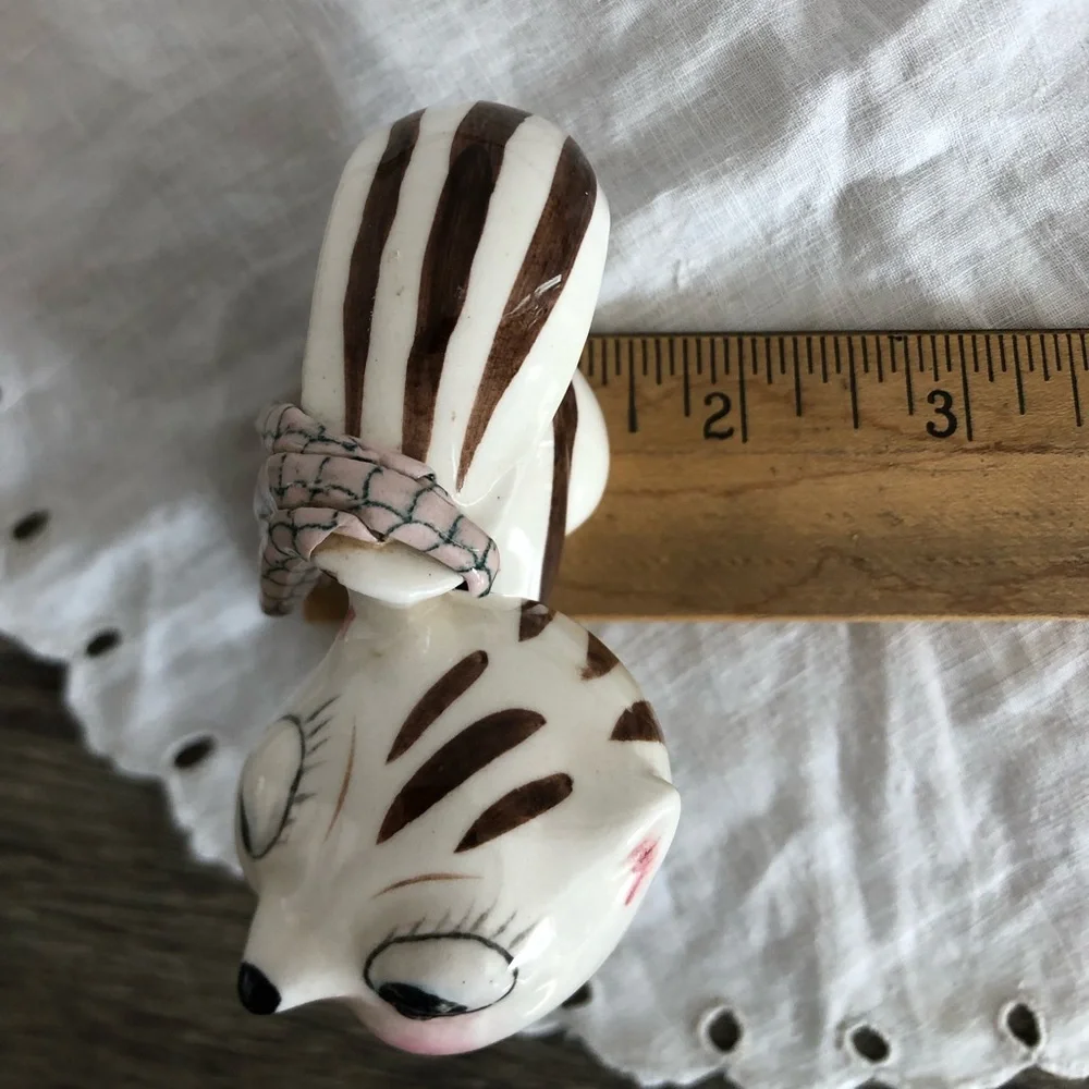Vtg Anthropomorphic Chipmunk Figurine - Picture 8 of 15